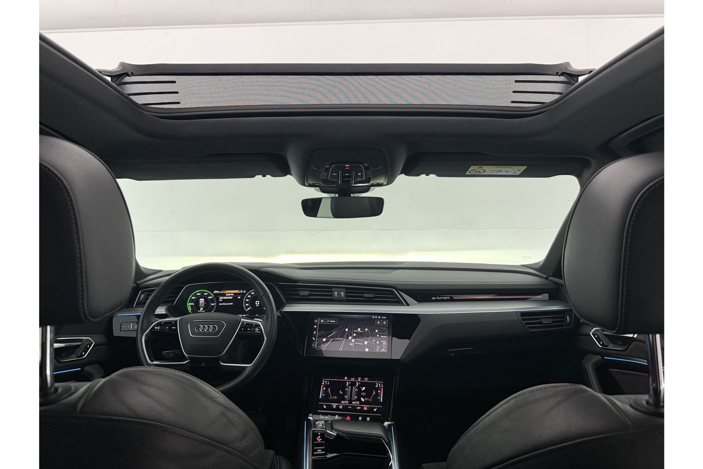 Audi e-tron 50 quattro Launch edition 71 kWh 313PK Pano LED Sfeer Virtual Trekhaak Carplay Head-up Camera Clima Cruise PDC Memory-Seat 21''LMV