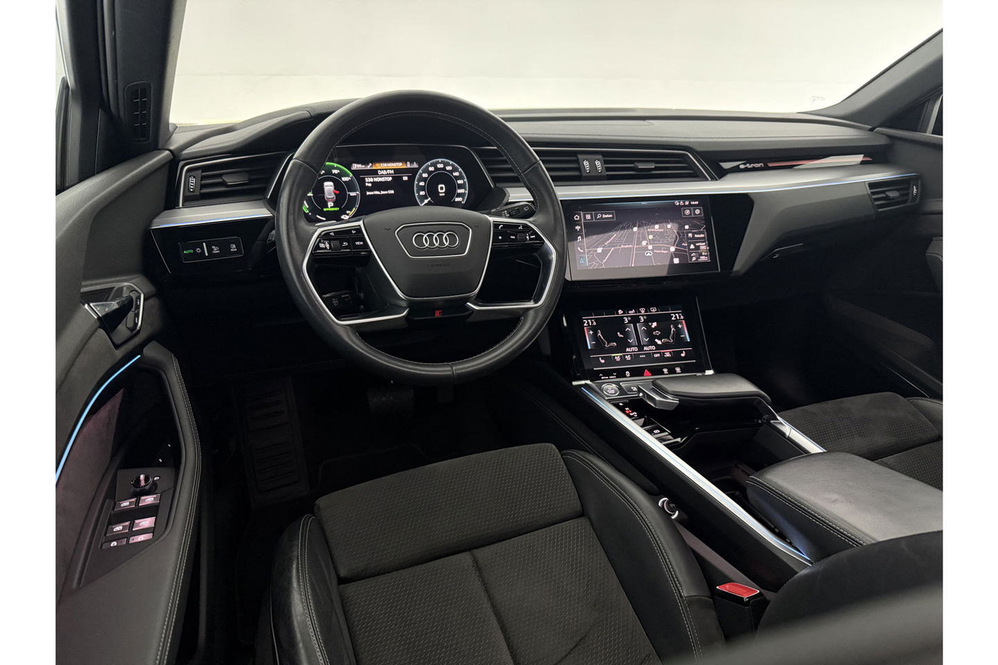 Audi e-tron 50 quattro Launch edition 71 kWh 313PK Pano LED Sfeer Virtual Trekhaak Carplay Head-up Camera Clima Cruise PDC Memory-Seat 21''LMV