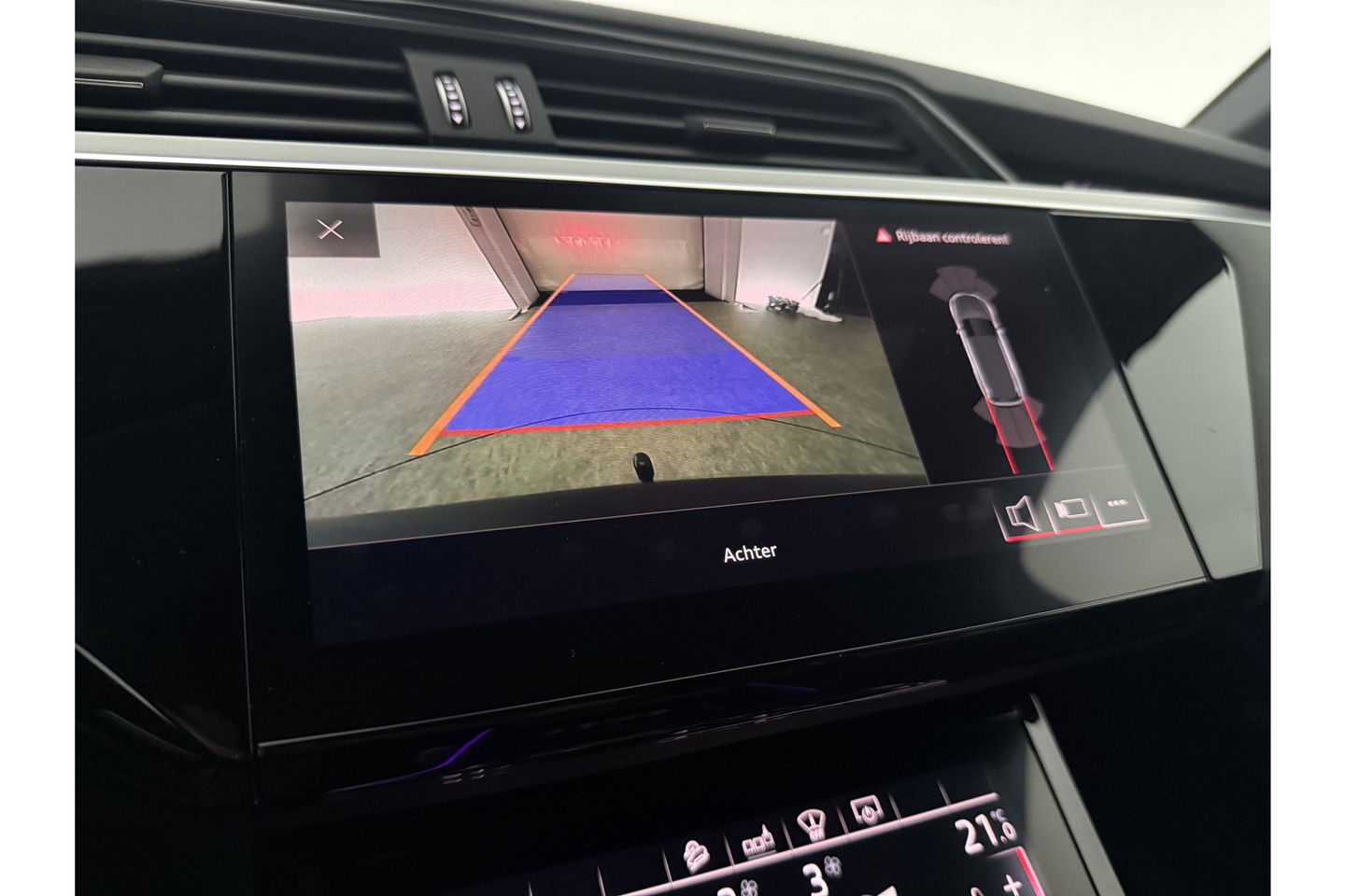 Audi e-tron 50 quattro Launch edition 71 kWh 313PK Pano LED Sfeer Virtual Trekhaak Carplay Head-up Camera Clima Cruise PDC Memory-Seat 21''LMV