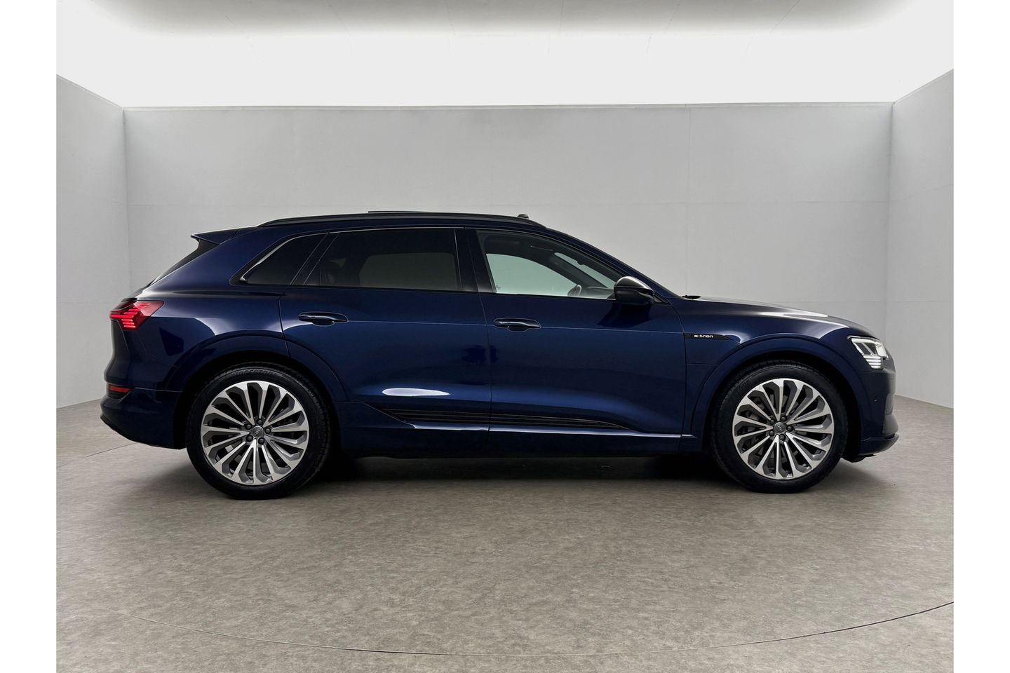 Audi e-tron 50 quattro Launch edition 71 kWh 313PK Pano LED Sfeer Virtual Trekhaak Carplay Head-up Camera Clima Cruise PDC Memory-Seat 21''LMV