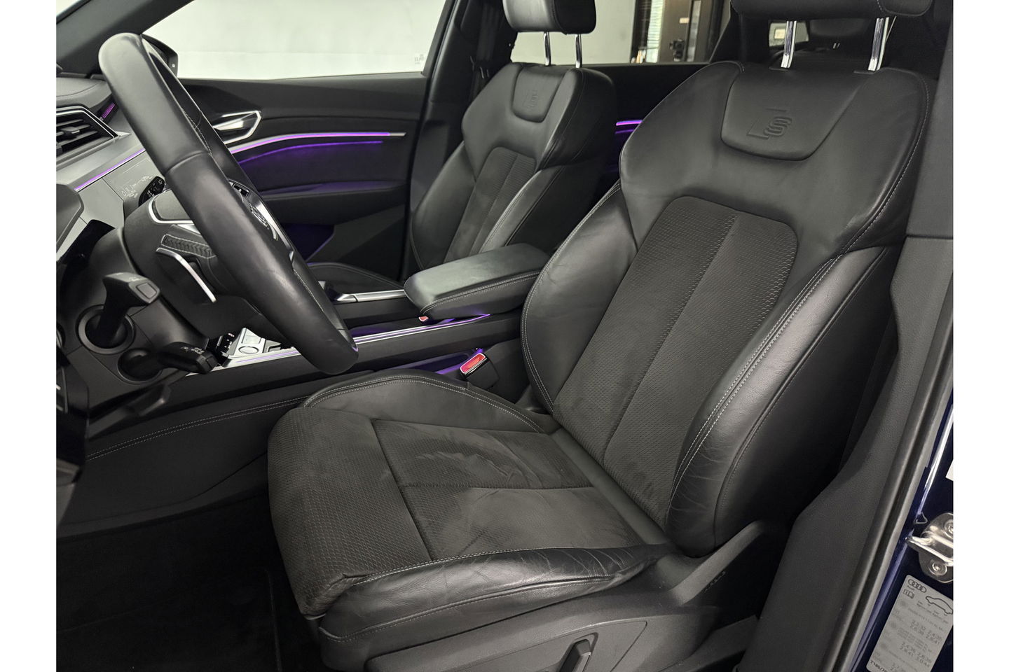 Audi e-tron 50 quattro Launch edition 71 kWh 313PK Pano LED Sfeer Virtual Trekhaak Carplay Head-up Camera Clima Cruise PDC Memory-Seat 21''LMV