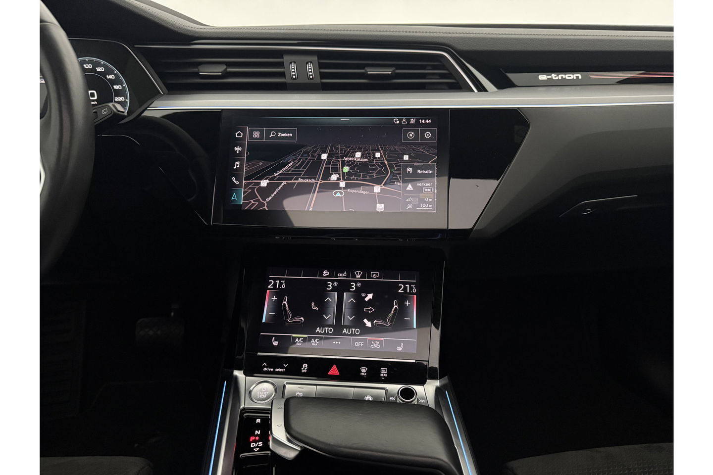 Audi e-tron 50 quattro Launch edition 71 kWh 313PK Pano LED Sfeer Virtual Trekhaak Carplay Head-up Camera Clima Cruise PDC Memory-Seat 21''LMV