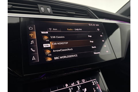 Audi e-tron 50 quattro Launch edition 71 kWh 313PK Pano LED Sfeer Virtual Trekhaak Carplay Head-up Camera Clima Cruise PDC Memory-Seat 21''LMV