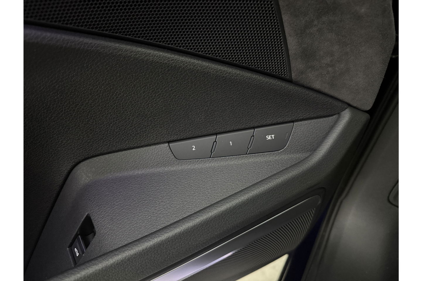 Audi e-tron 50 quattro Launch edition 71 kWh 313PK Pano LED Sfeer Virtual Trekhaak Carplay Head-up Camera Clima Cruise PDC Memory-Seat 21''LMV