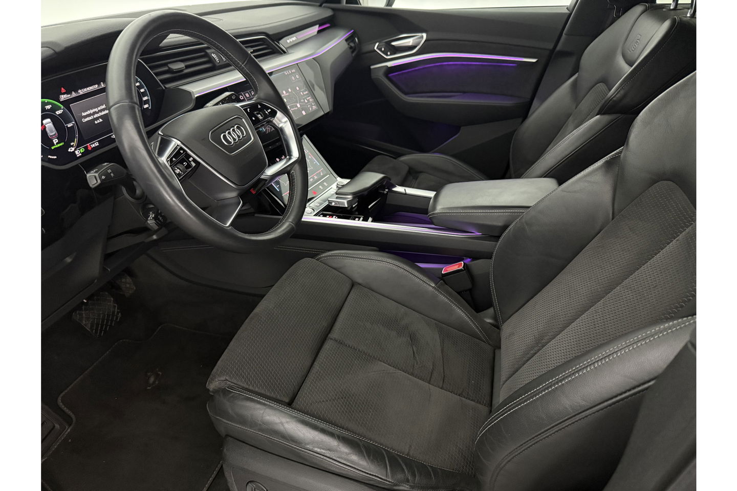 Audi e-tron 50 quattro Launch edition 71 kWh 313PK Pano LED Sfeer Virtual Trekhaak Carplay Head-up Camera Clima Cruise PDC Memory-Seat 21''LMV