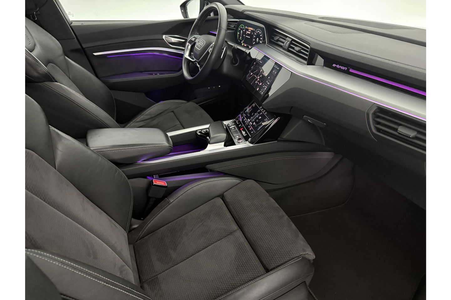 Audi e-tron 50 quattro Launch edition 71 kWh 313PK Pano LED Sfeer Virtual Trekhaak Carplay Head-up Camera Clima Cruise PDC Memory-Seat 21''LMV