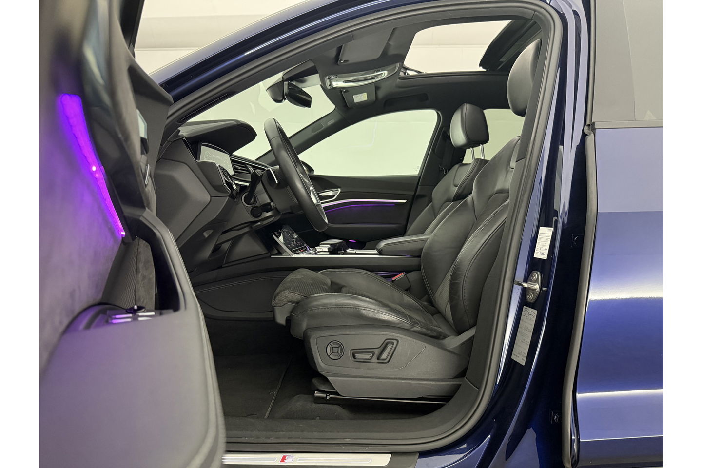 Audi e-tron 50 quattro Launch edition 71 kWh 313PK Pano LED Sfeer Virtual Trekhaak Carplay Head-up Camera Clima Cruise PDC Memory-Seat 21''LMV