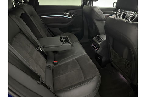 Audi e-tron 50 quattro Launch edition 71 kWh 313PK Pano LED Sfeer Virtual Trekhaak Carplay Head-up Camera Clima Cruise PDC Memory-Seat 21''LMV