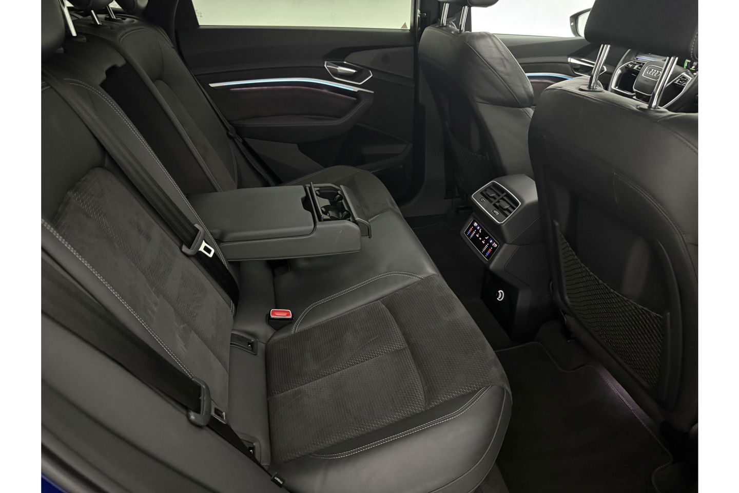 Audi e-tron 50 quattro Launch edition 71 kWh 313PK Pano LED Sfeer Virtual Trekhaak Carplay Head-up Camera Clima Cruise PDC Memory-Seat 21''LMV