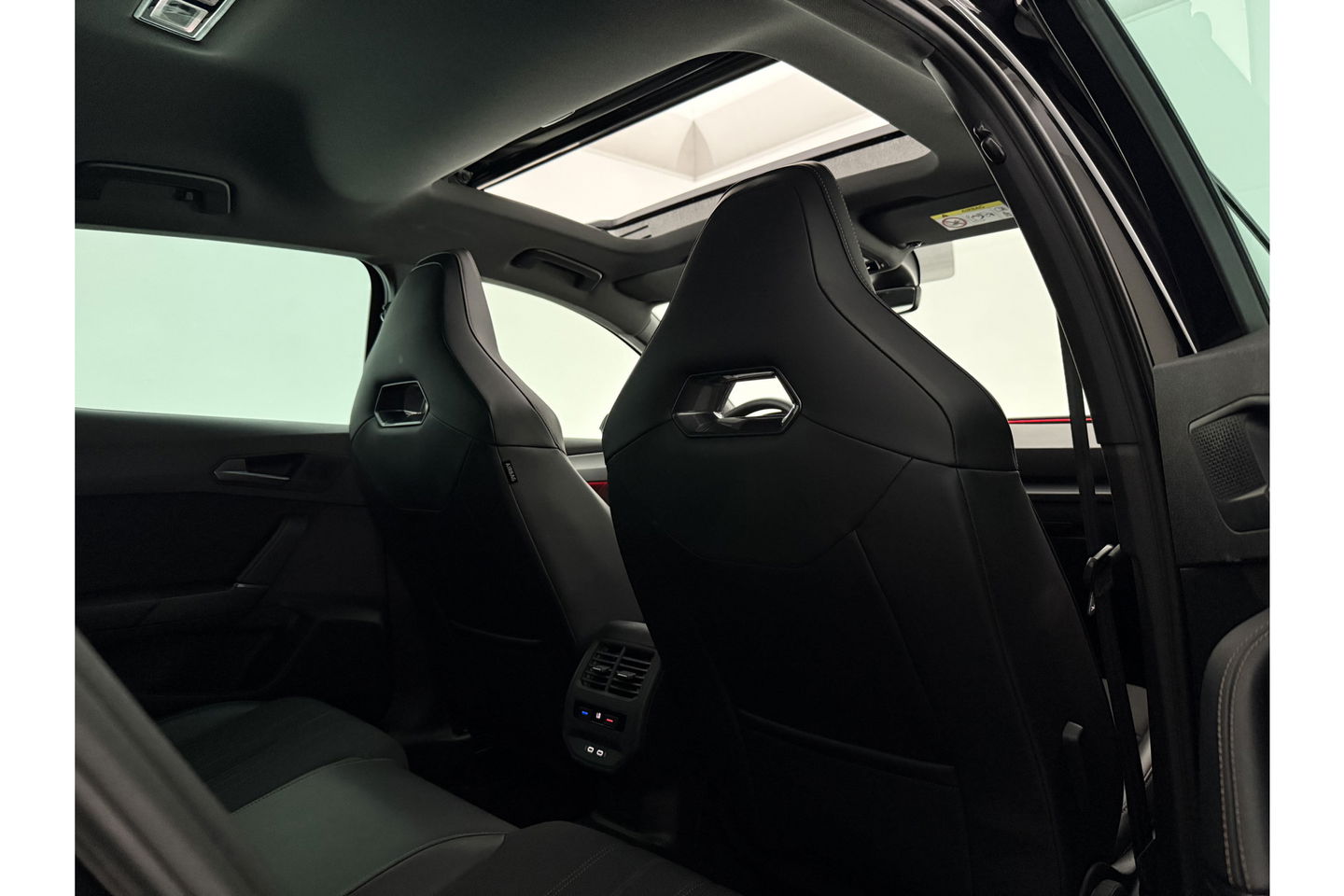 CUPRA Leon 1.4 e-Hybrid 245PK VZ Performance Pano Camera Carplay LED Sfeer Virtual Navi Cruise Clima PDC 19''LMV