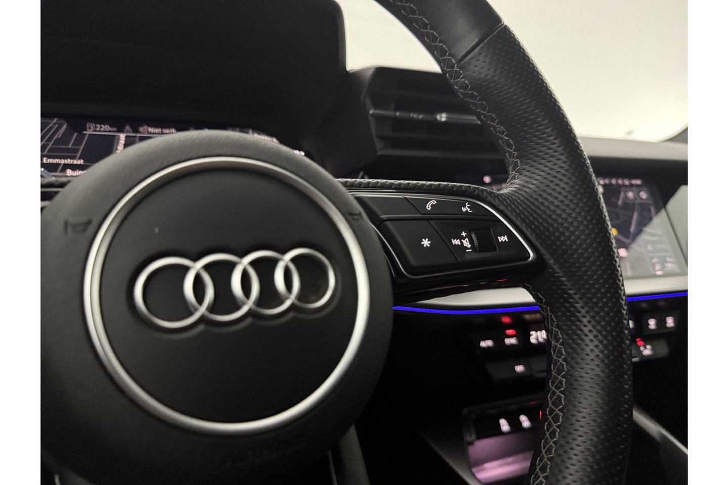 Audi A3 35 TFSI S Line 150PK LED Sfeer Carplay Virtual Clima Cruise Navi PDC 18''LMV