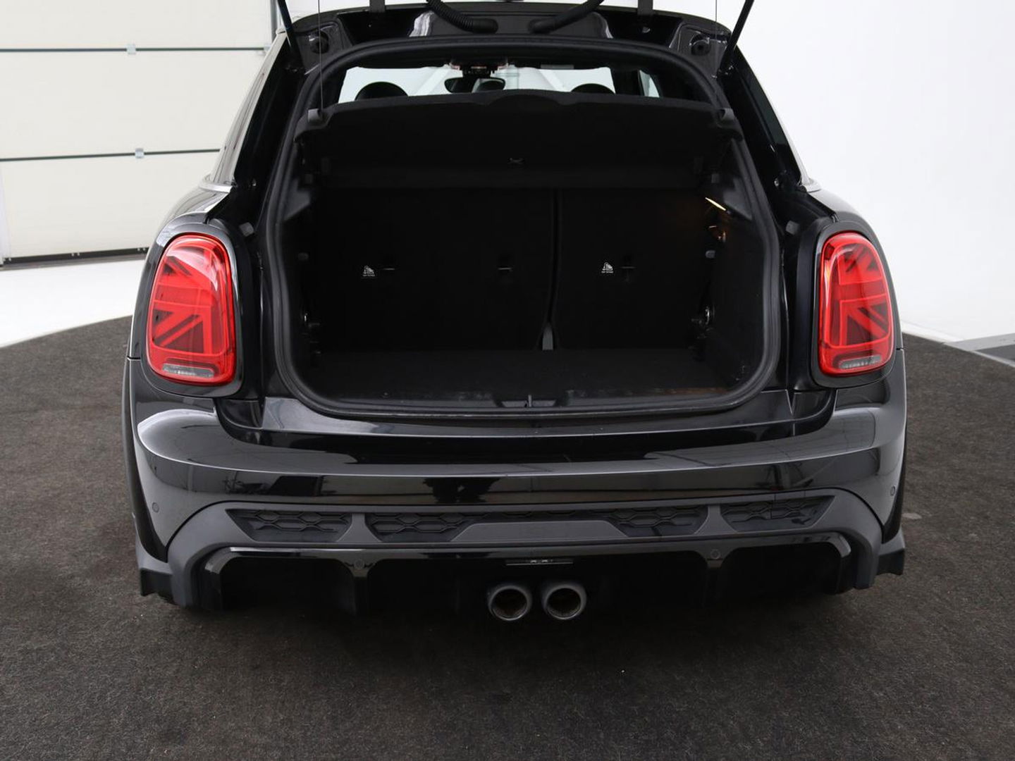 MINI Cooper S 2.0 John Cooper Works | Panoramadak | Stoelverwarming | Camera | Carplay | Full LED | Leder | Harman/Kardon | Climate control | Cruise control