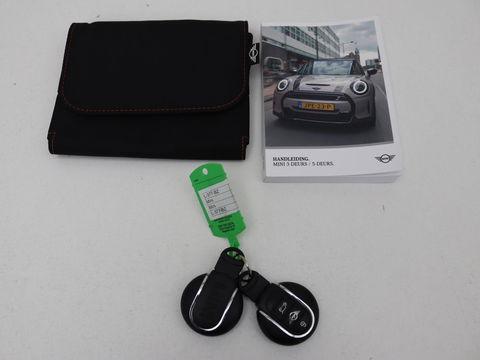 MINI Cooper S 2.0 John Cooper Works | Panoramadak | Stoelverwarming | Camera | Carplay | Full LED | Leder | Harman/Kardon | Climate control | Cruise control