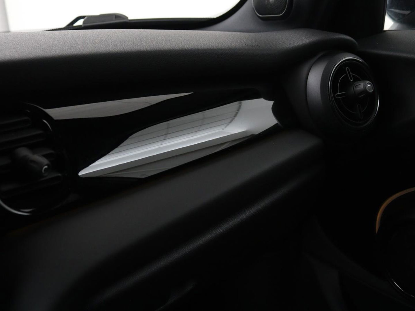 MINI Cooper S 2.0 John Cooper Works | Panoramadak | Stoelverwarming | Camera | Carplay | Full LED | Leder | Harman/Kardon | Climate control | Cruise control