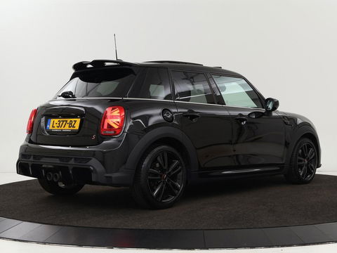 MINI Cooper S 2.0 John Cooper Works | Panoramadak | Stoelverwarming | Camera | Carplay | Full LED | Leder | Harman/Kardon | Climate control | Cruise control