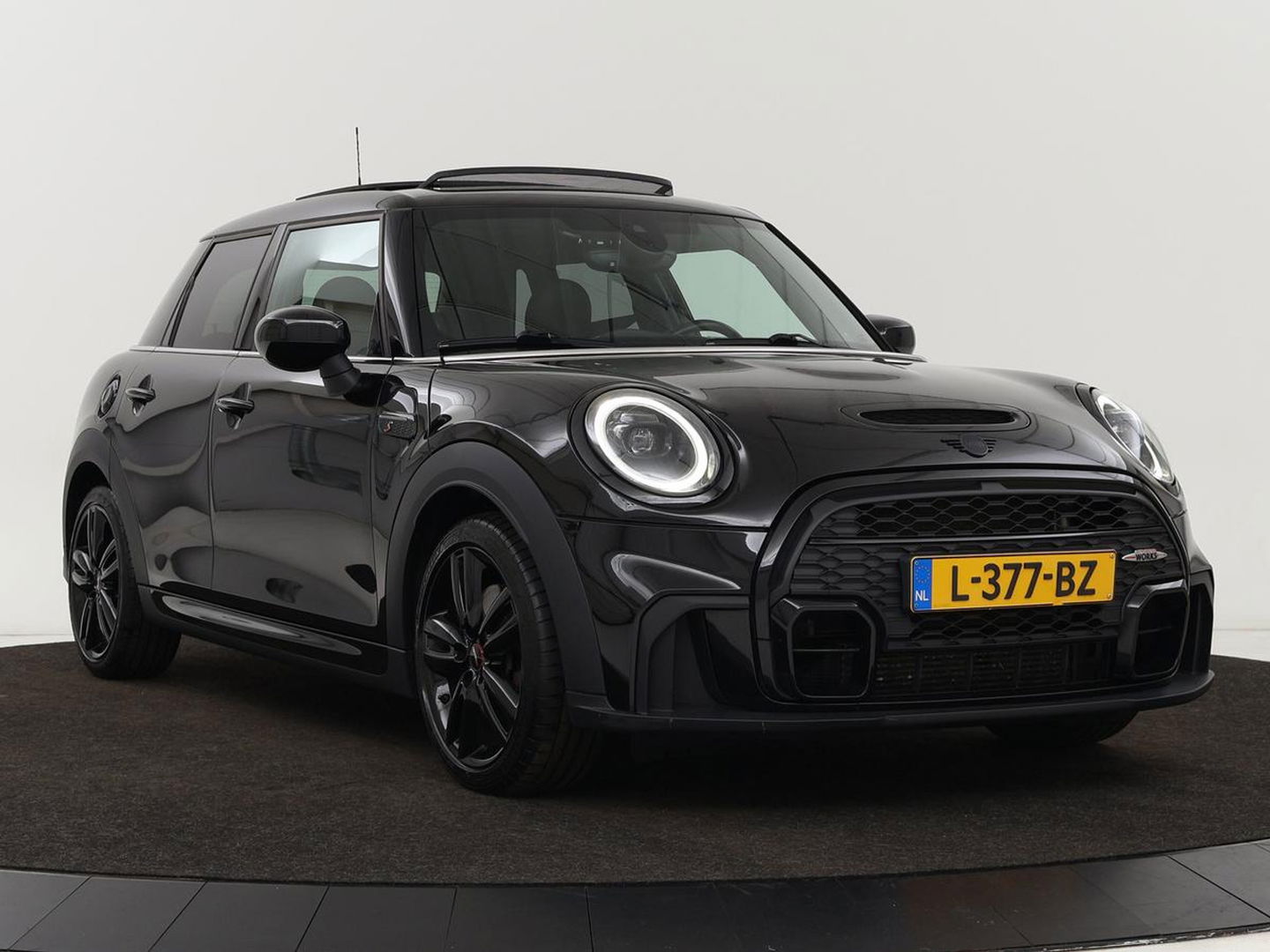 MINI Cooper S 2.0 John Cooper Works | Panoramadak | Stoelverwarming | Camera | Carplay | Full LED | Leder | Harman/Kardon | Climate control | Cruise control