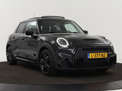 MINI Cooper S 2.0 John Cooper Works | Panoramadak | Stoelverwarming | Camera | Carplay | Full LED | Leder | Harman/Kardon | Climate control | Cruise control