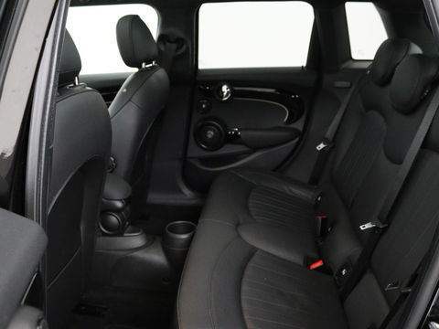 MINI Cooper S 2.0 John Cooper Works | Panoramadak | Stoelverwarming | Camera | Carplay | Full LED | Leder | Harman/Kardon | Climate control | Cruise control