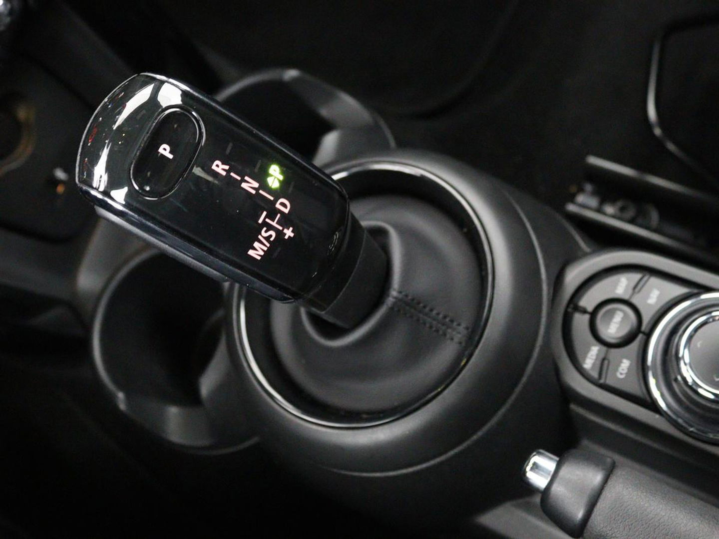 MINI Cooper S 2.0 John Cooper Works | Panoramadak | Stoelverwarming | Camera | Carplay | Full LED | Leder | Harman/Kardon | Climate control | Cruise control