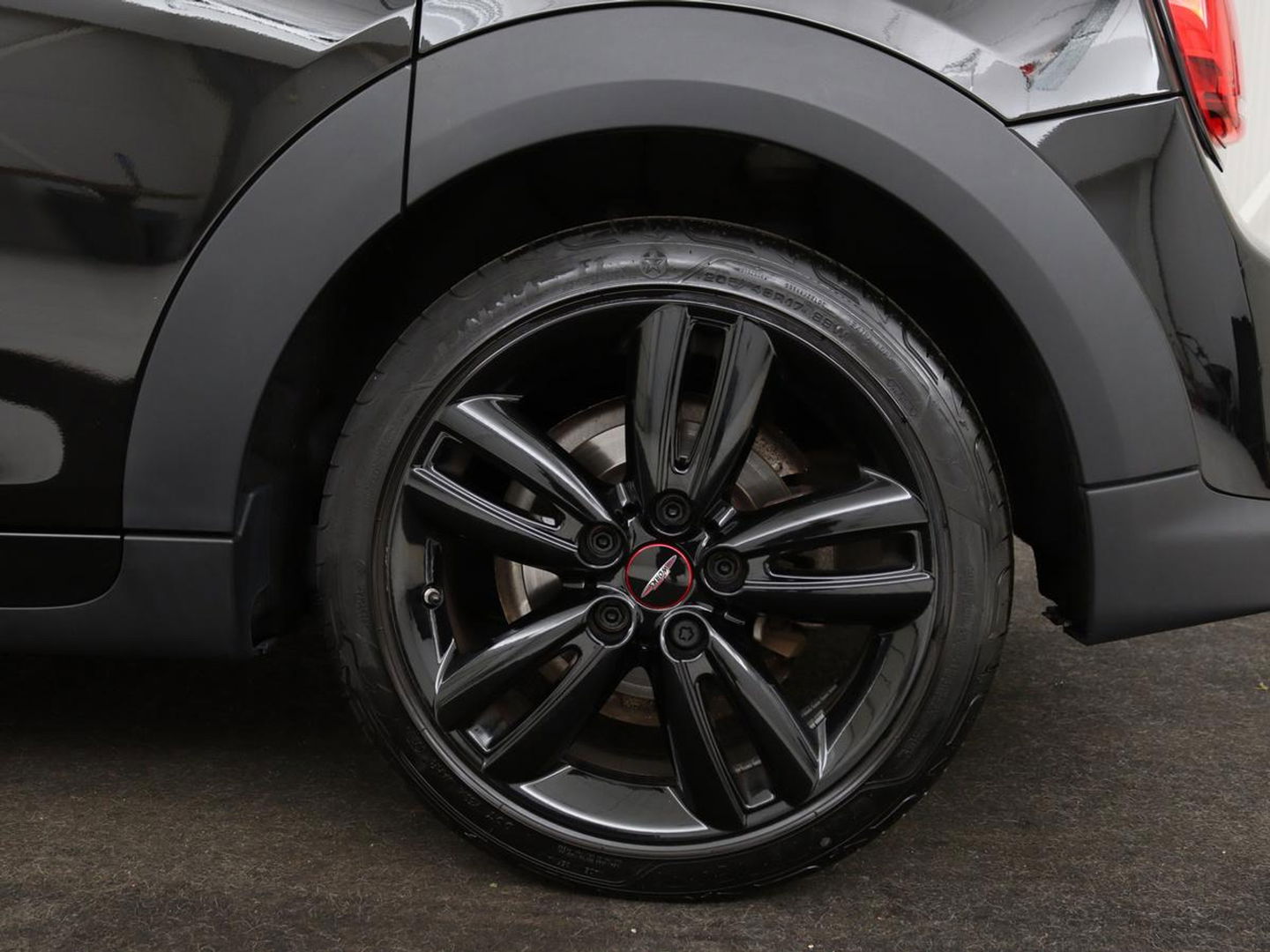 MINI Cooper S 2.0 John Cooper Works | Panoramadak | Stoelverwarming | Camera | Carplay | Full LED | Leder | Harman/Kardon | Climate control | Cruise control