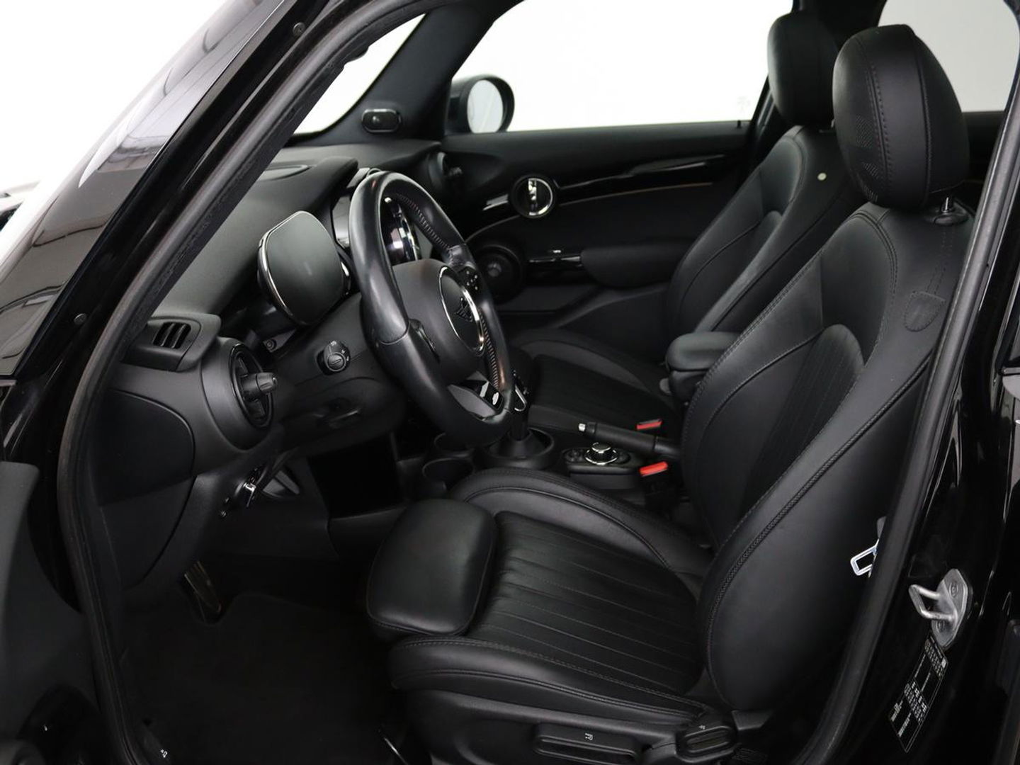 MINI Cooper S 2.0 John Cooper Works | Panoramadak | Stoelverwarming | Camera | Carplay | Full LED | Leder | Harman/Kardon | Climate control | Cruise control