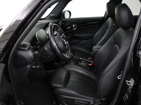 MINI Cooper S 2.0 John Cooper Works | Panoramadak | Stoelverwarming | Camera | Carplay | Full LED | Leder | Harman/Kardon | Climate control | Cruise control