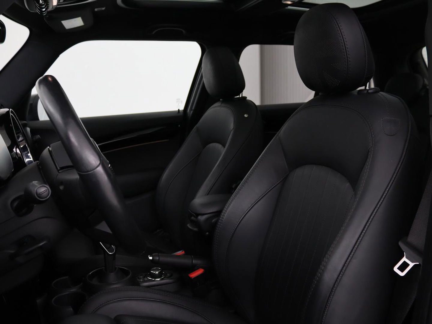 MINI Cooper S 2.0 John Cooper Works | Panoramadak | Stoelverwarming | Camera | Carplay | Full LED | Leder | Harman/Kardon | Climate control | Cruise control