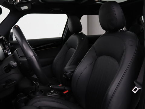 MINI Cooper S 2.0 John Cooper Works | Panoramadak | Stoelverwarming | Camera | Carplay | Full LED | Leder | Harman/Kardon | Climate control | Cruise control