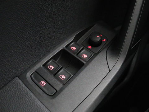 SEAT Ibiza 1.0 TSI Style Intens | Carplay | Trekhaak | Navigatie | Climate control | Camera | Cruise control | Parkeerhulp | Bluetooth