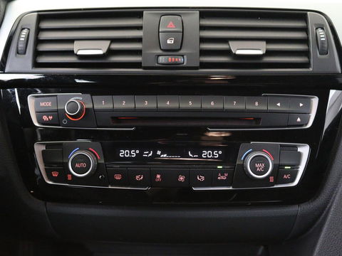 BMW 3-serie 320i M Sport | Sportstoelen | Alcantara | Full LED | Navigatie | Climate control | Bluetooth | Parkeerhulp | Cruise control