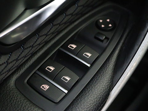 BMW 3-serie 320i M Sport | Sportstoelen | Alcantara | Full LED | Navigatie | Climate control | Bluetooth | Parkeerhulp | Cruise control