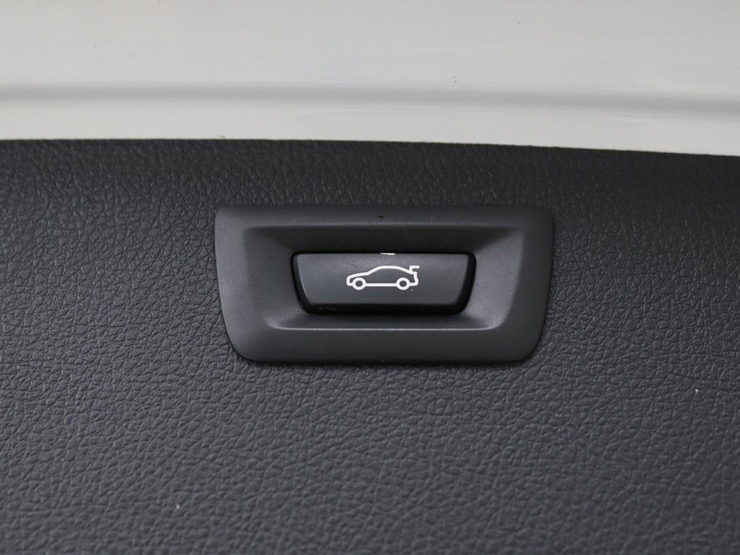 BMW 3-serie 320i M Sport | Sportstoelen | Alcantara | Full LED | Navigatie | Climate control | Bluetooth | Parkeerhulp | Cruise control