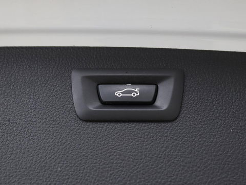BMW 3-serie 320i M Sport | Sportstoelen | Alcantara | Full LED | Navigatie | Climate control | Bluetooth | Parkeerhulp | Cruise control