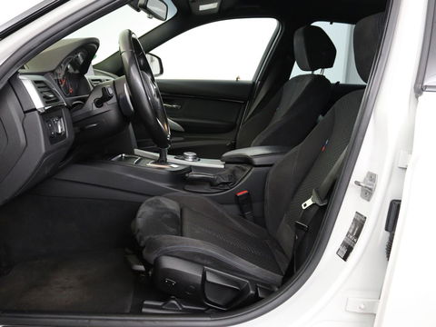 BMW 3-serie 320i M Sport | Sportstoelen | Alcantara | Full LED | Navigatie | Climate control | Bluetooth | Parkeerhulp | Cruise control