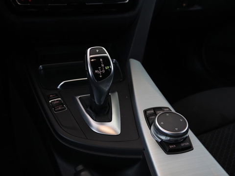 BMW 3-serie 320i M Sport | Sportstoelen | Alcantara | Full LED | Navigatie | Climate control | Bluetooth | Parkeerhulp | Cruise control