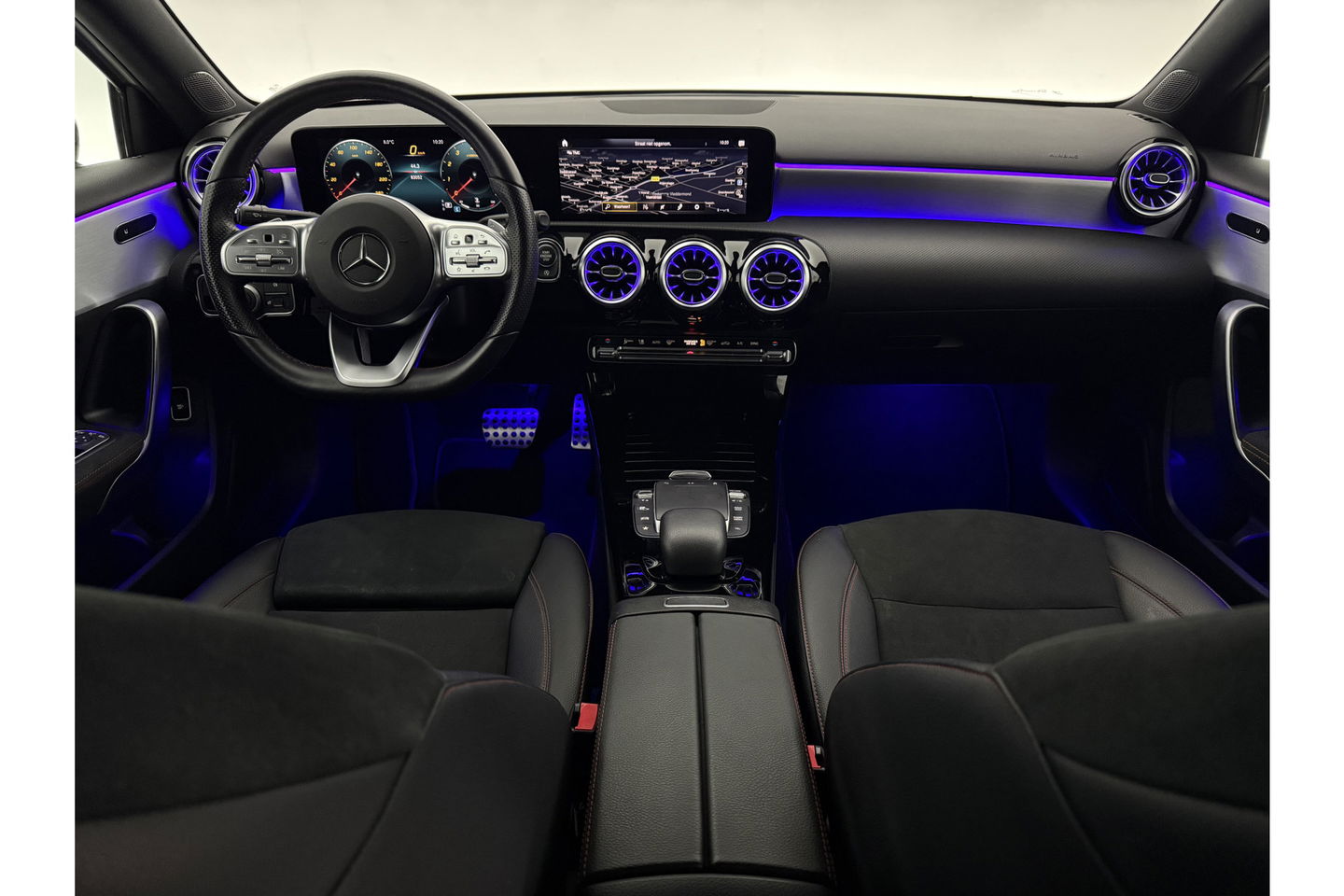 Mercedes-Benz A-Klasse 180 AMG Pano Sfeer Virtual Camera LED Clima Cruise Navi PDC 18''LMV