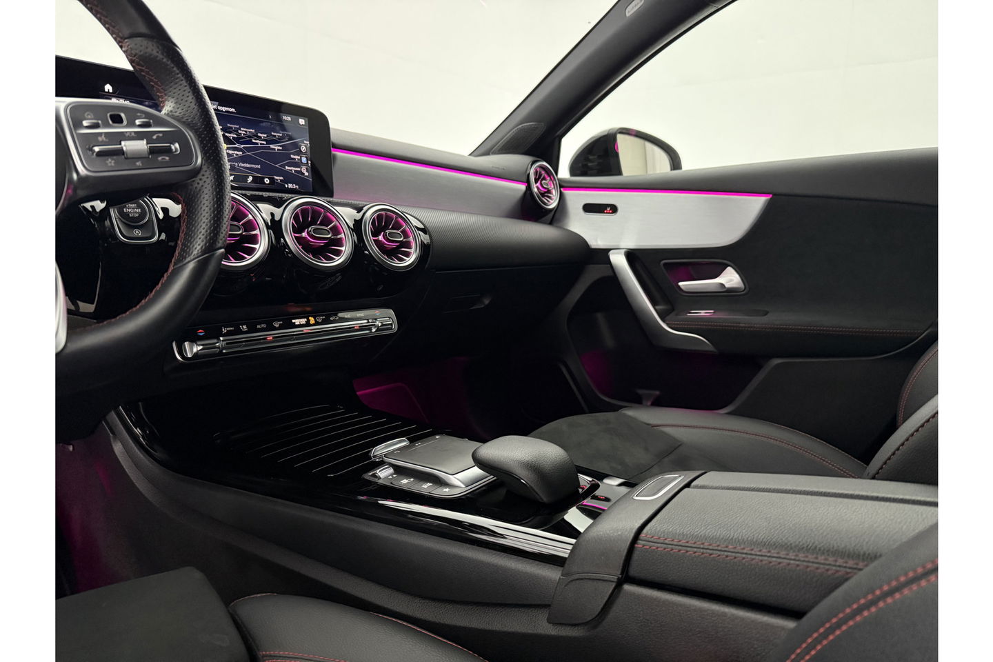Mercedes-Benz A-Klasse 180 AMG Pano Sfeer Virtual Camera LED Clima Cruise Navi PDC 18''LMV