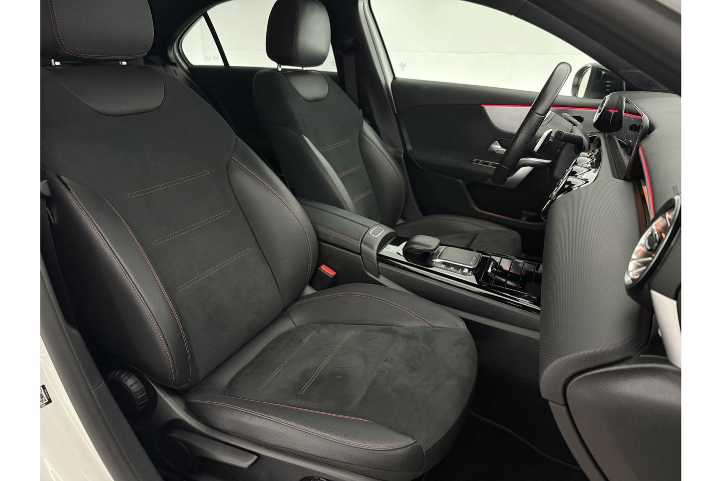 Mercedes-Benz A-Klasse 180 AMG Pano Sfeer Virtual Camera LED Clima Cruise Navi PDC 18''LMV
