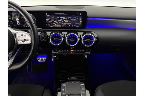 Mercedes-Benz A-Klasse 180 AMG Pano Sfeer Virtual Camera LED Clima Cruise Navi PDC 18''LMV