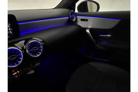 Mercedes-Benz A-Klasse 180 AMG Pano Sfeer Virtual Camera LED Clima Cruise Navi PDC 18''LMV
