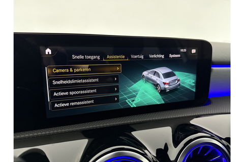 Mercedes-Benz A-Klasse 180 AMG Pano Sfeer Virtual Camera LED Clima Cruise Navi PDC 18''LMV