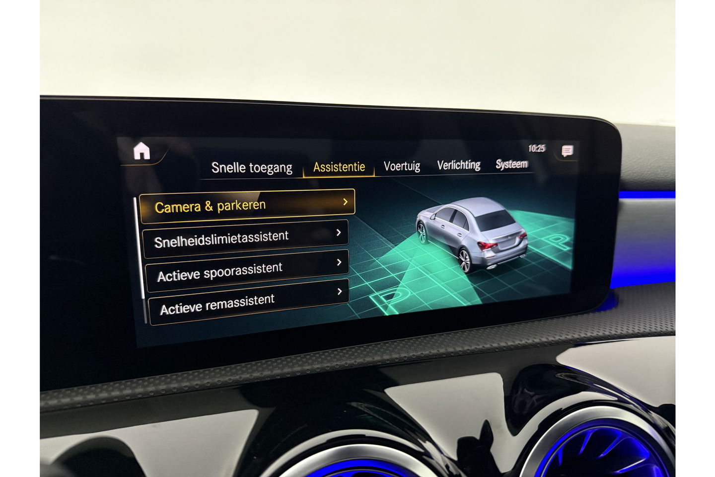Mercedes-Benz A-Klasse 180 AMG Pano Sfeer Virtual Camera LED Clima Cruise Navi PDC 18''LMV
