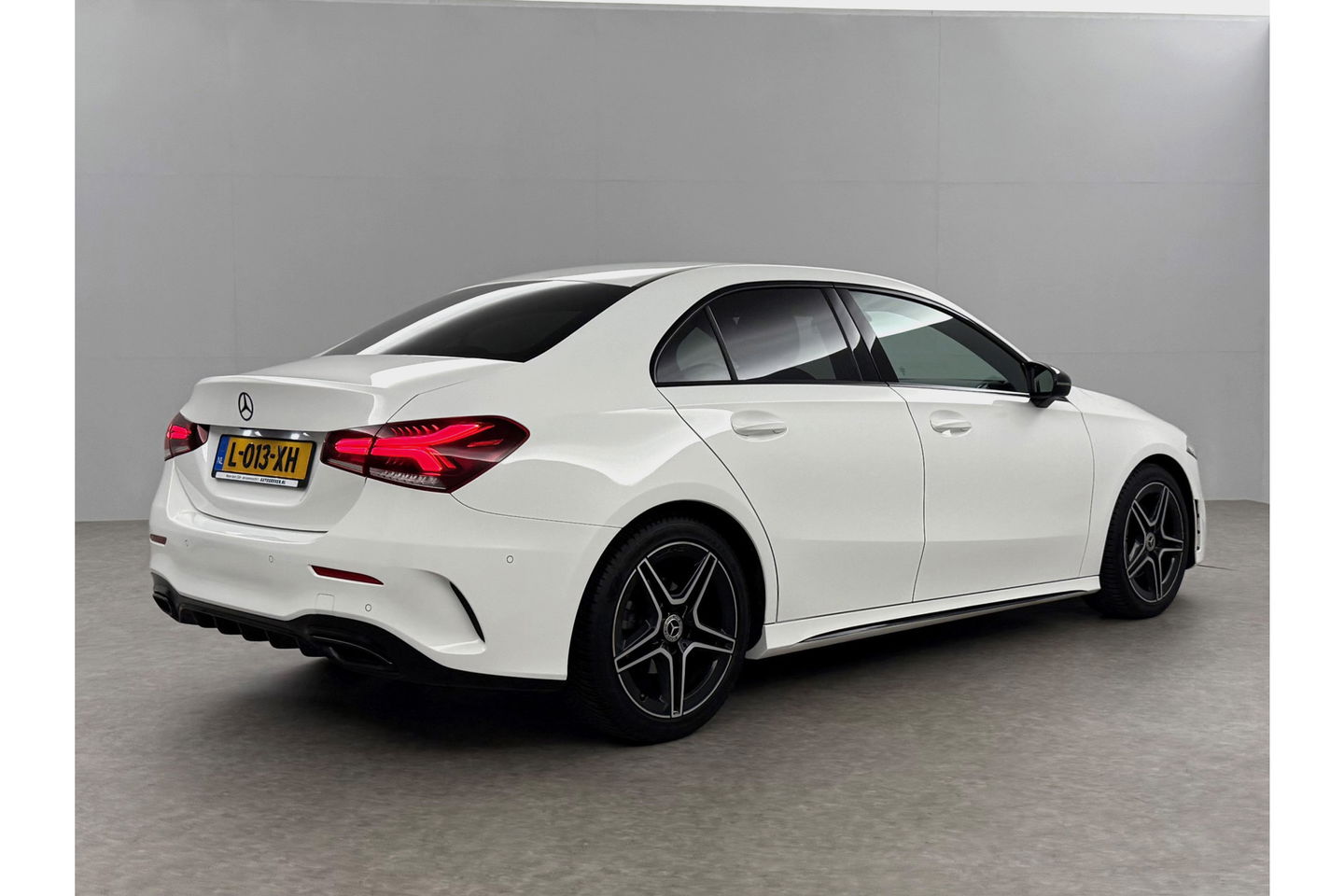 Mercedes-Benz A-Klasse 180 AMG Pano Sfeer Virtual Camera LED Clima Cruise Navi PDC 18''LMV