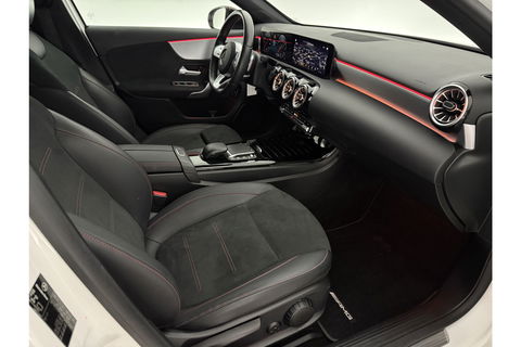 Mercedes-Benz A-Klasse 180 AMG Pano Sfeer Virtual Camera LED Clima Cruise Navi PDC 18''LMV