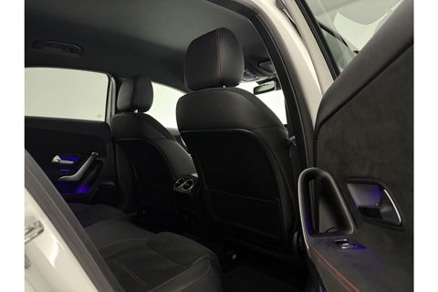 Mercedes-Benz A-Klasse 180 AMG Pano Sfeer Virtual Camera LED Clima Cruise Navi PDC 18''LMV