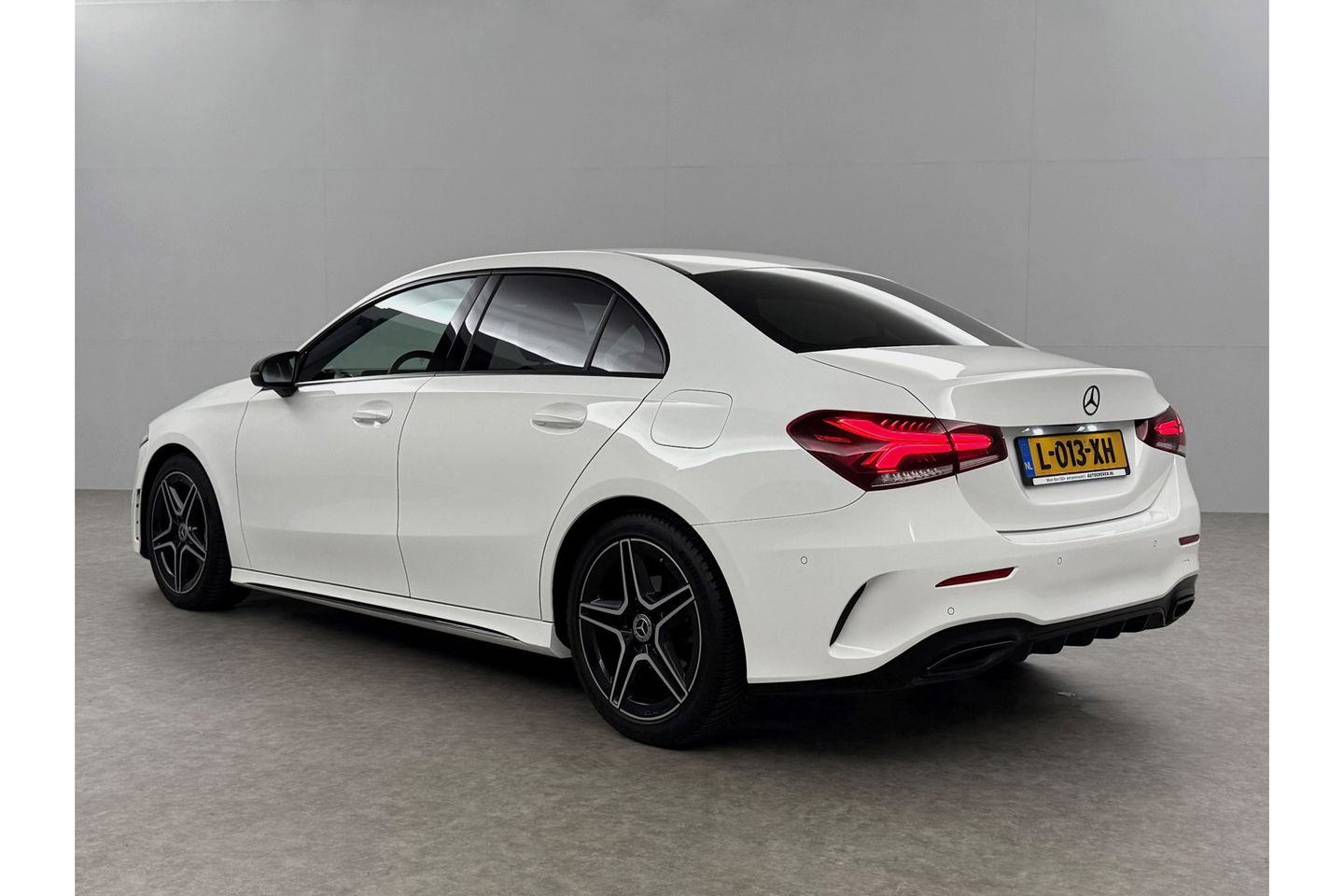 Mercedes-Benz A-Klasse 180 AMG Pano Sfeer Virtual Camera LED Clima Cruise Navi PDC 18''LMV