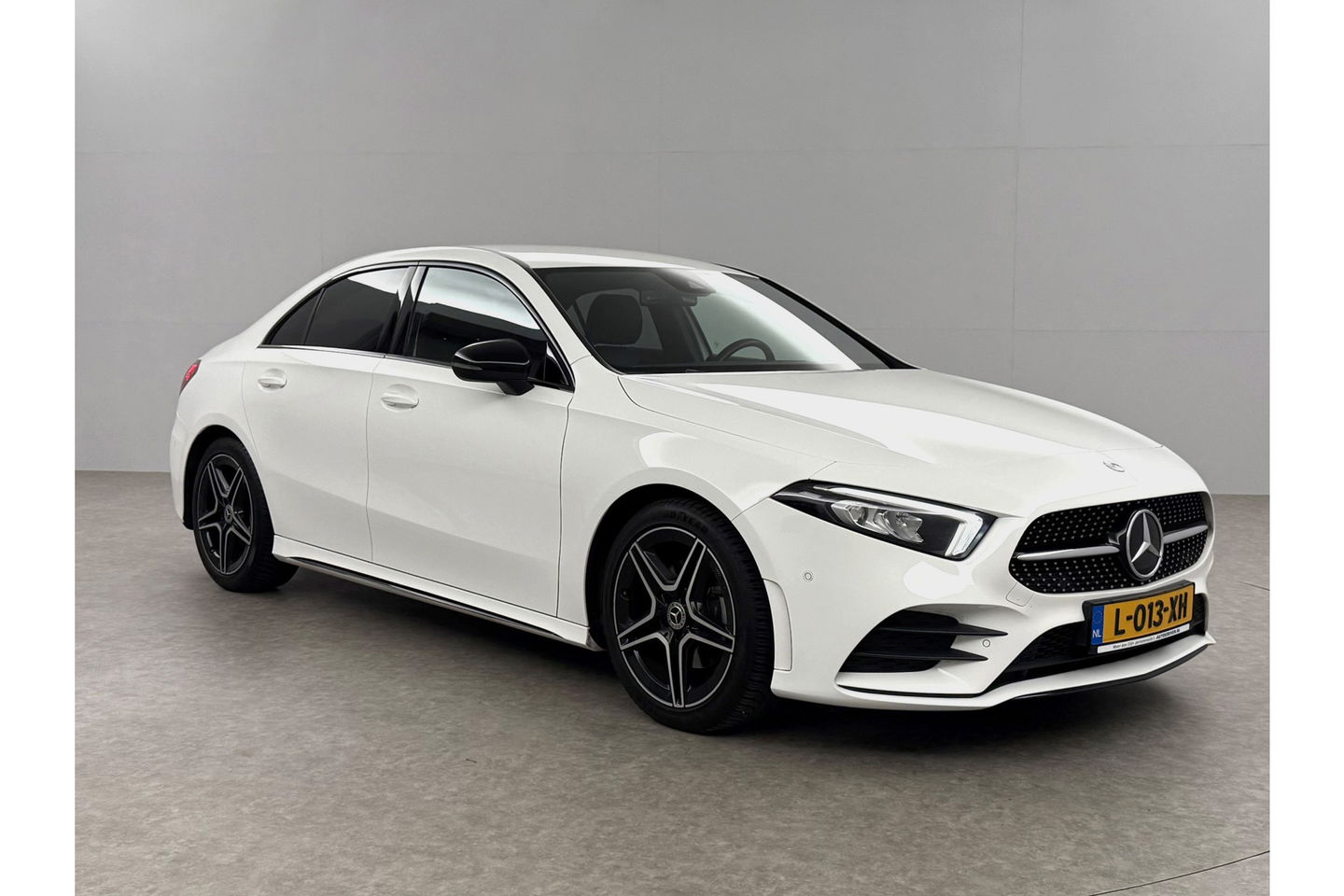 Mercedes-Benz A-Klasse 180 AMG Pano Sfeer Virtual Camera LED Clima Cruise Navi PDC 18''LMV