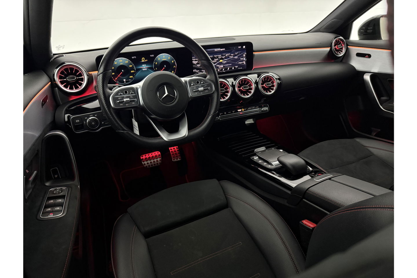 Mercedes-Benz A-Klasse 180 AMG Pano Sfeer Virtual Camera LED Clima Cruise Navi PDC 18''LMV