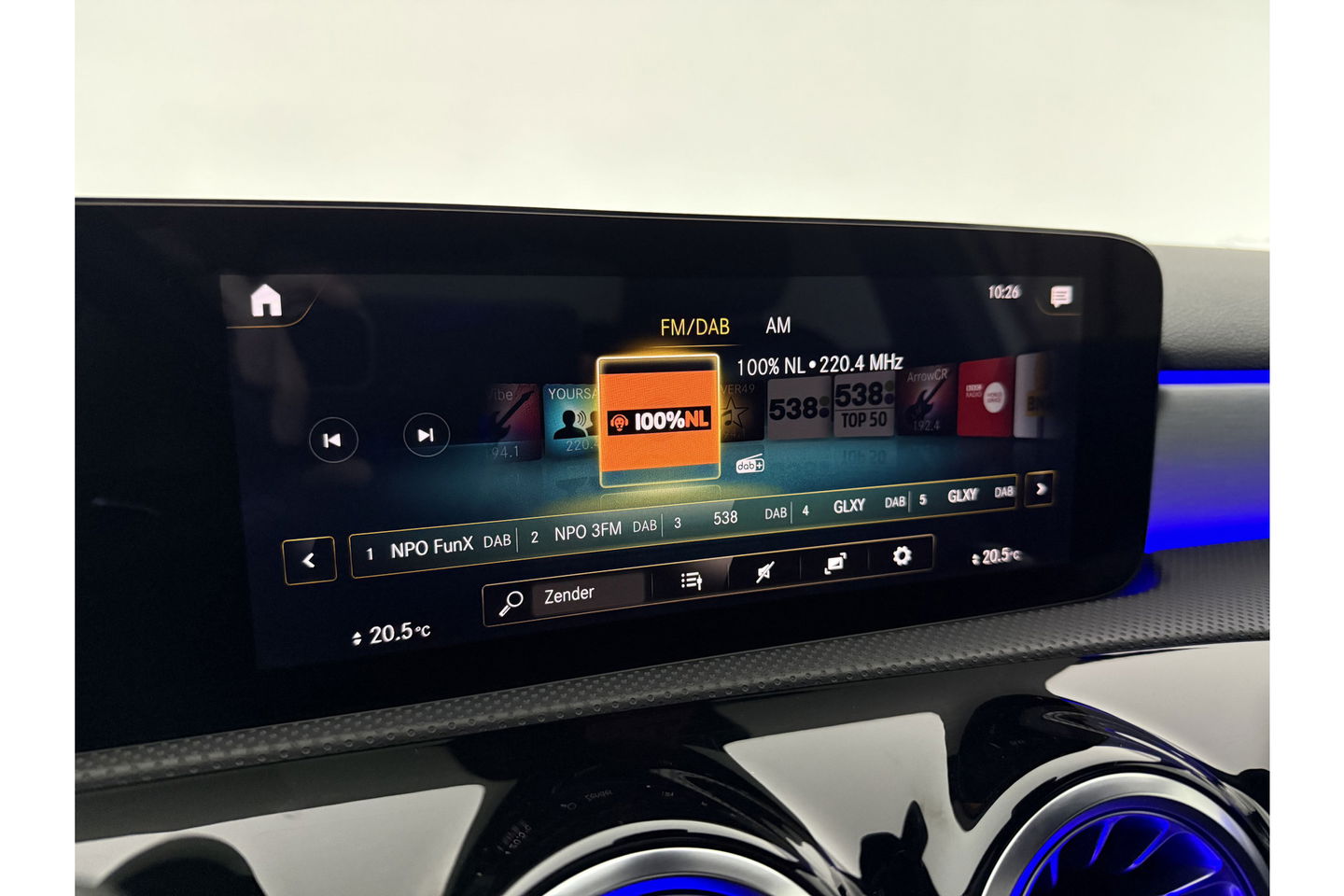 Mercedes-Benz A-Klasse 180 AMG Pano Sfeer Virtual Camera LED Clima Cruise Navi PDC 18''LMV