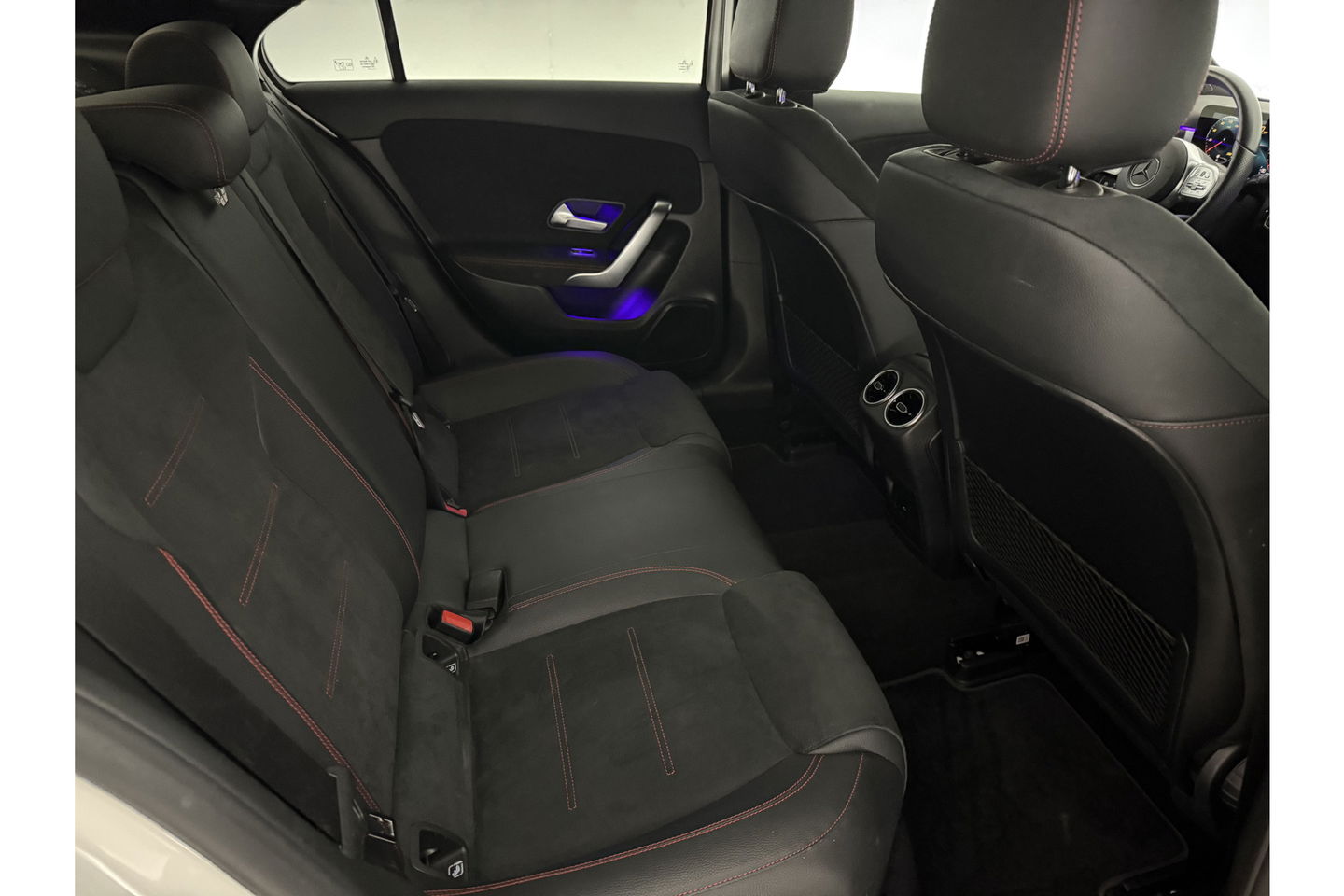 Mercedes-Benz A-Klasse 180 AMG Pano Sfeer Virtual Camera LED Clima Cruise Navi PDC 18''LMV